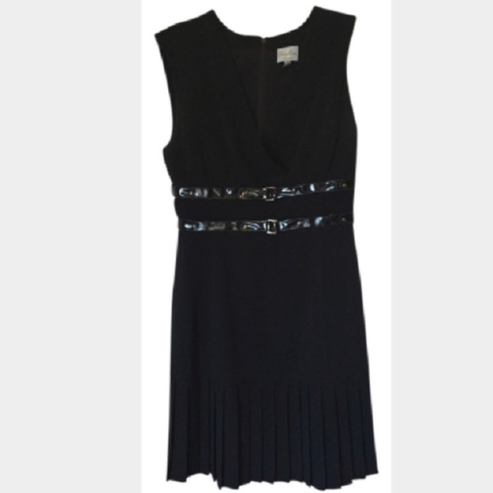 🖤TRACY REESE NY🖤PLEATED LBD WITH PATENT TRIM🖤